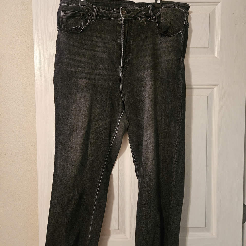 Risen Women's Black Cropped Jeans